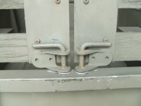 lower gate latch